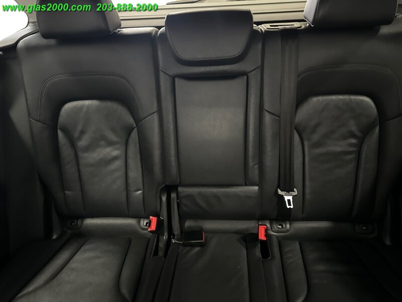 Vehicle image 24 of 33