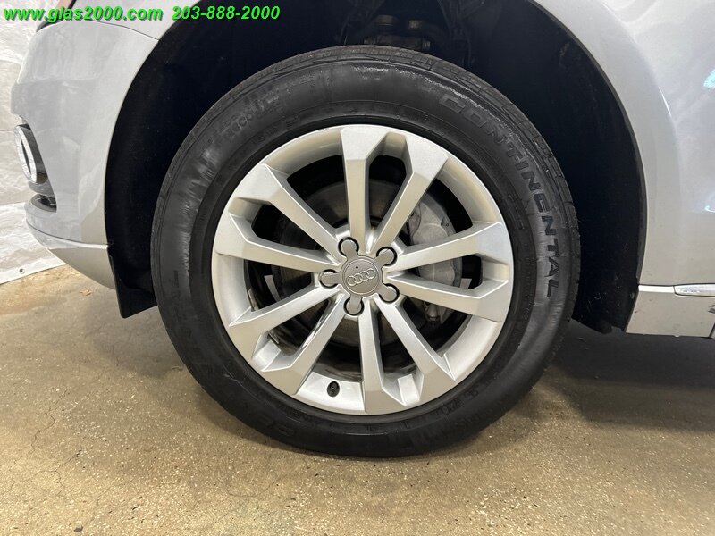 Vehicle image 21 of 33
