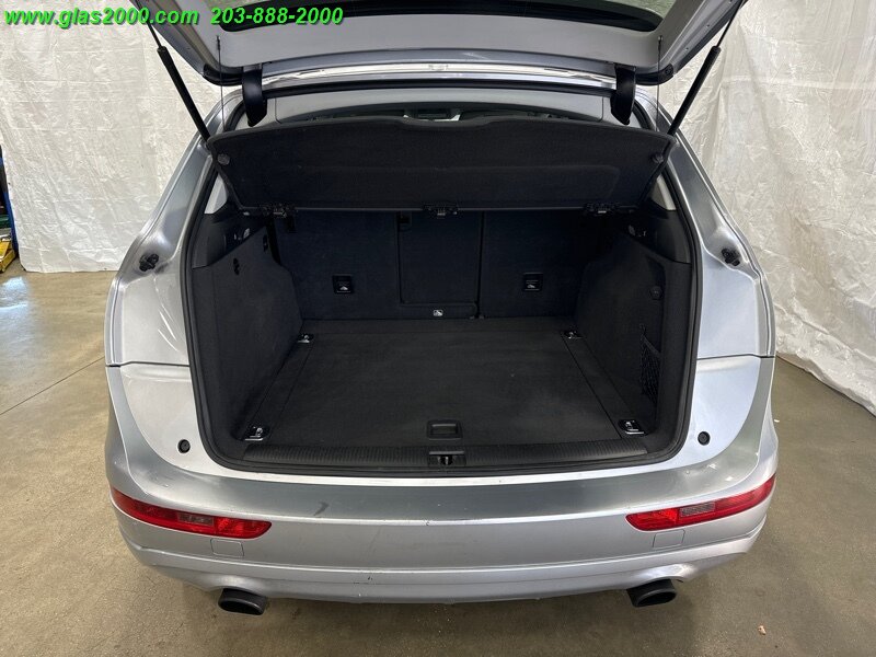 Vehicle image 17 of 33