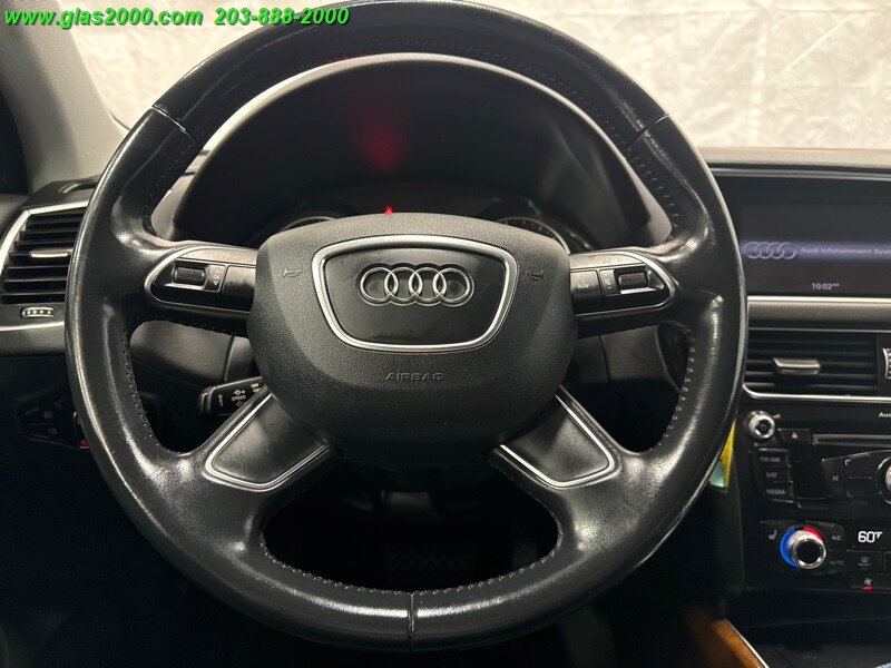 Vehicle image 10 of 33