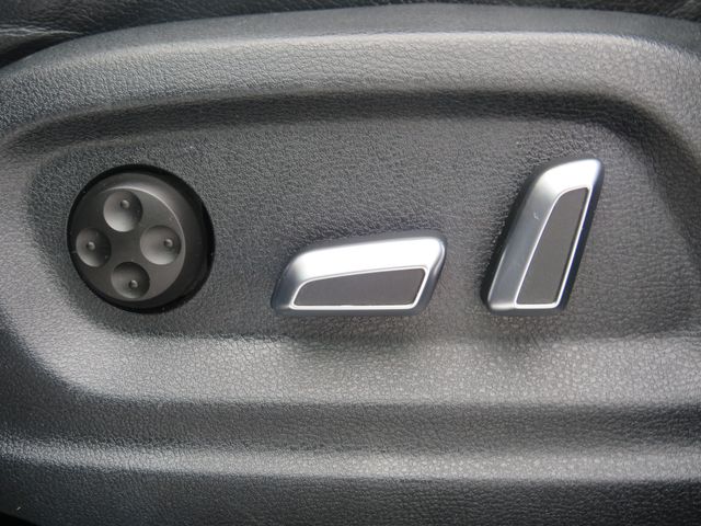 Vehicle image 11 of 28