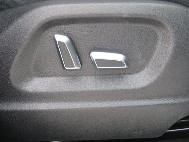 Vehicle image 13 of 28