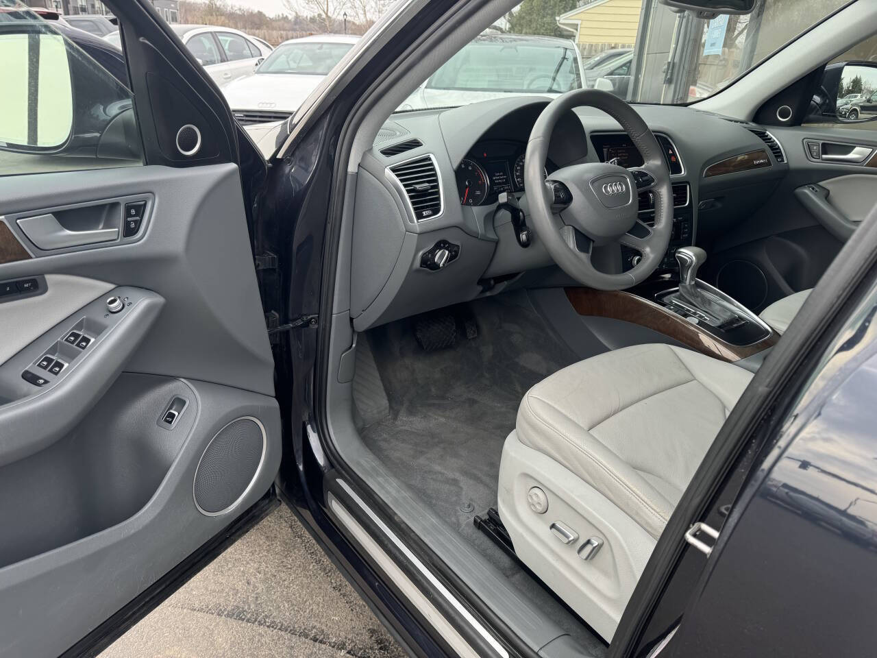 Vehicle image 19 of 41