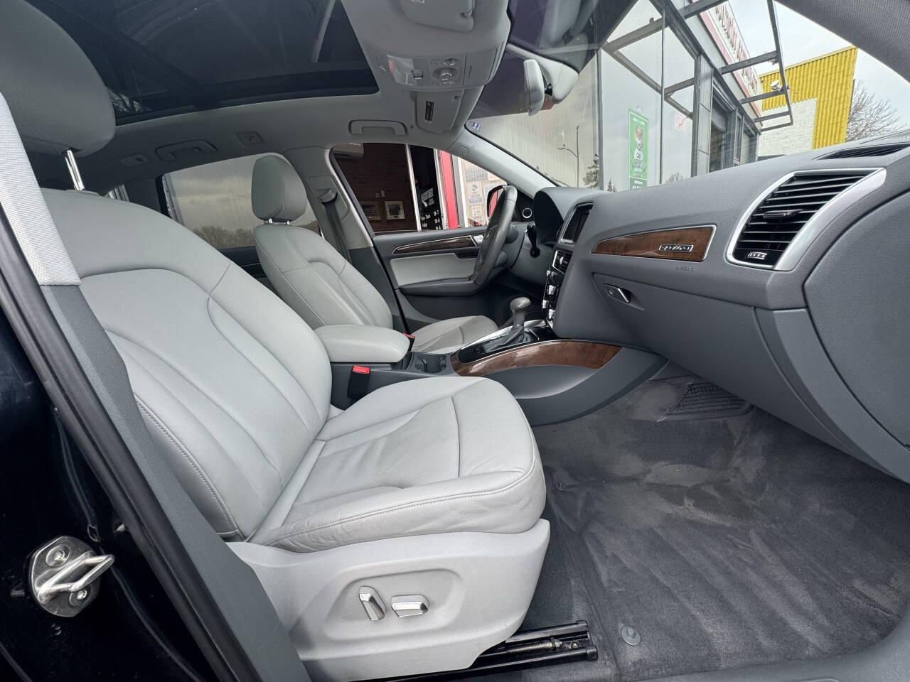 Vehicle image 14 of 41