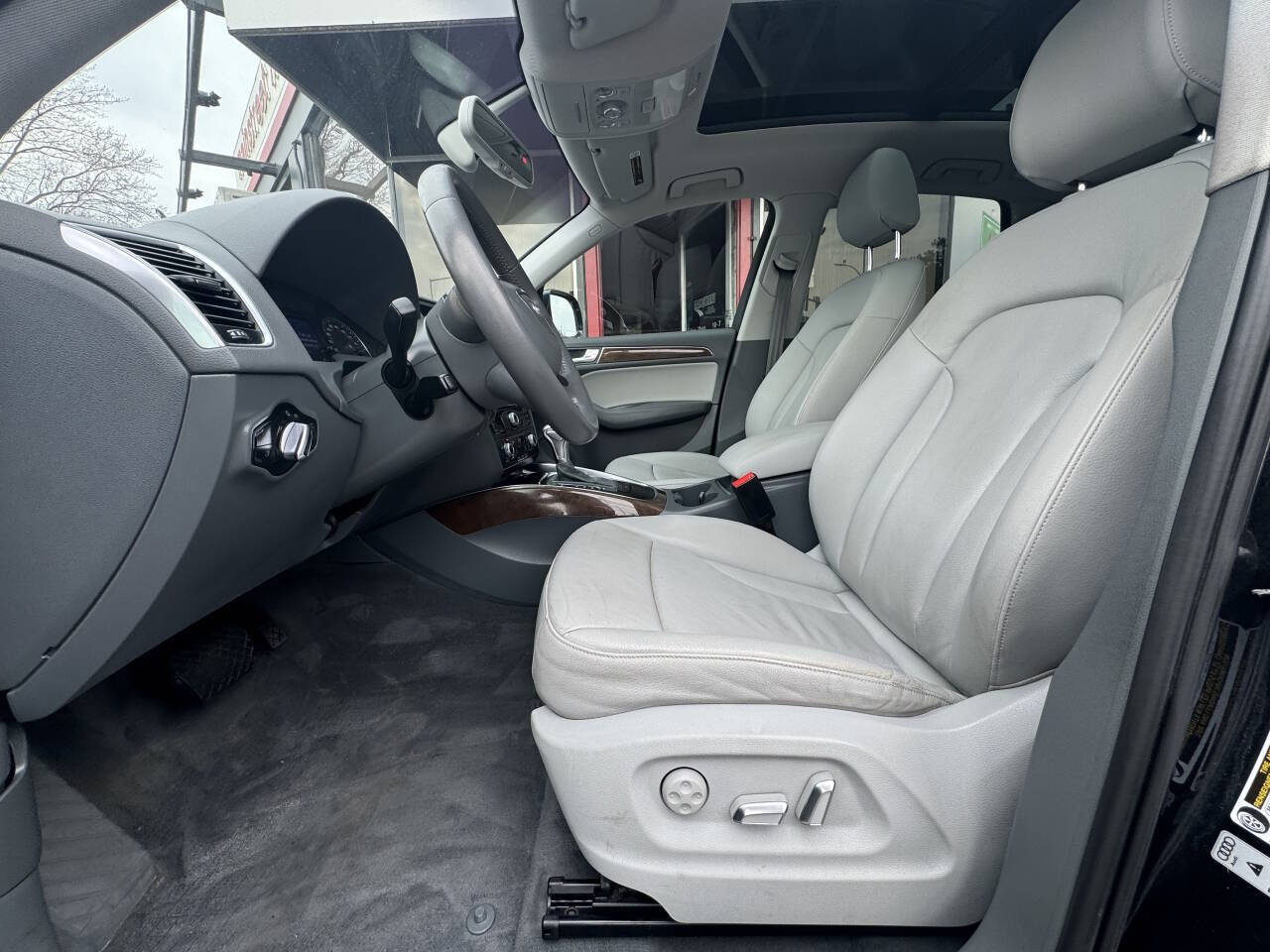 Vehicle image 16 of 41