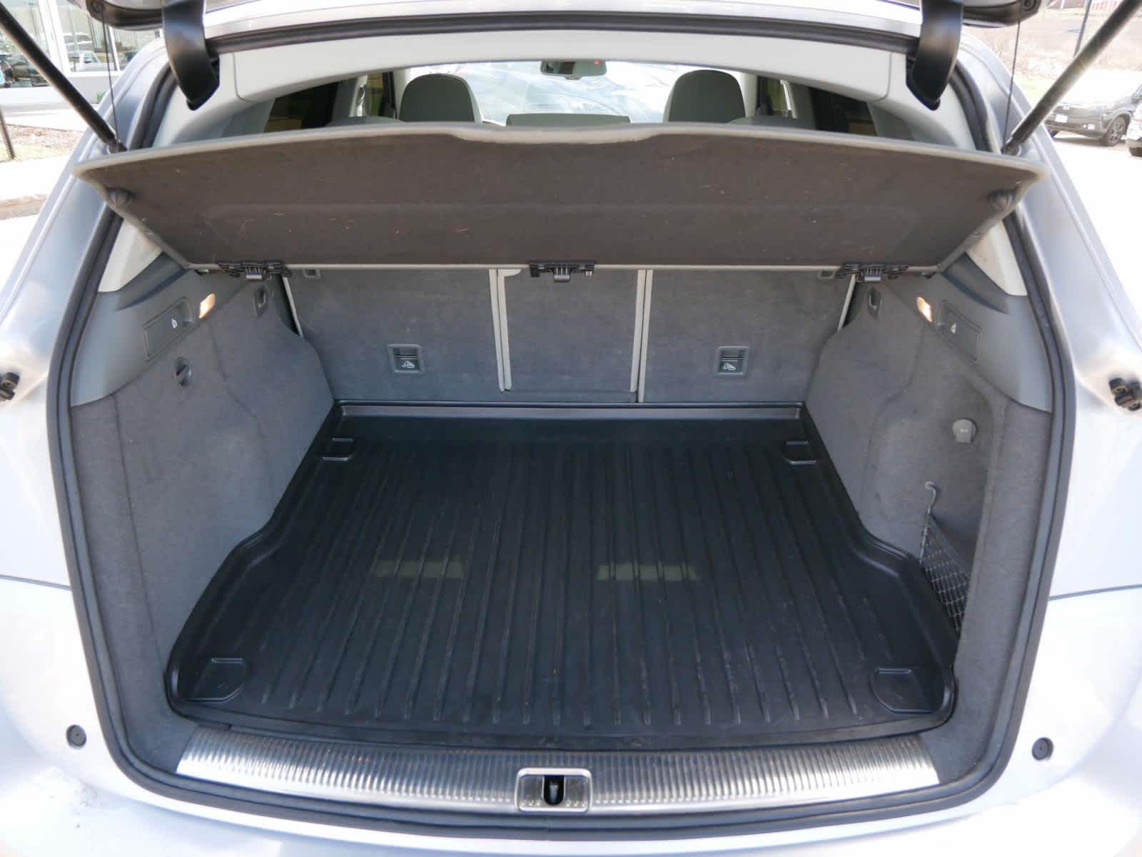 Vehicle image 12 of 30