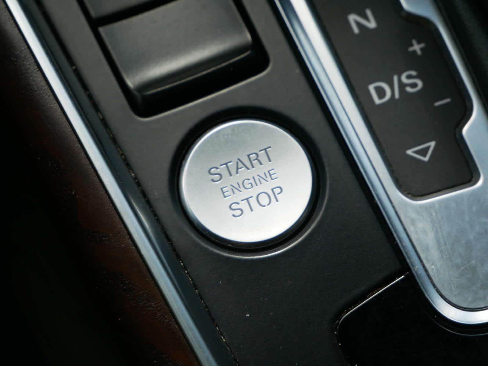 Vehicle image 26 of 30
