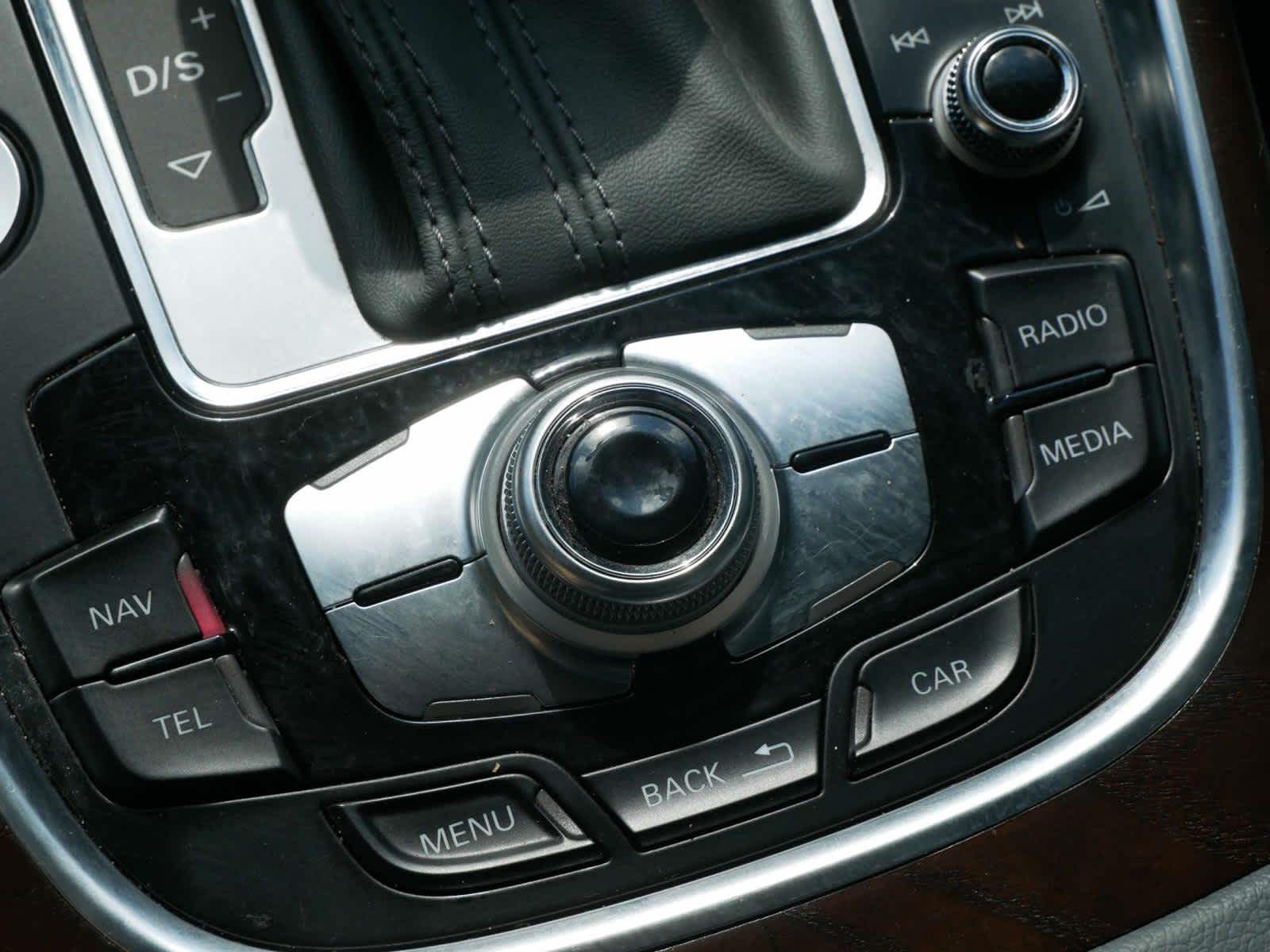 Vehicle image 27 of 30