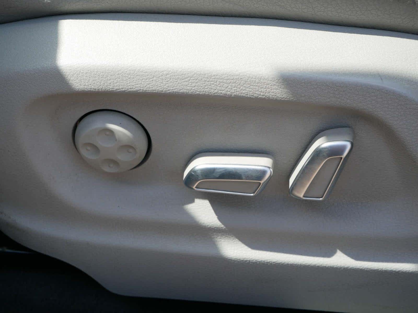 Vehicle image 16 of 30