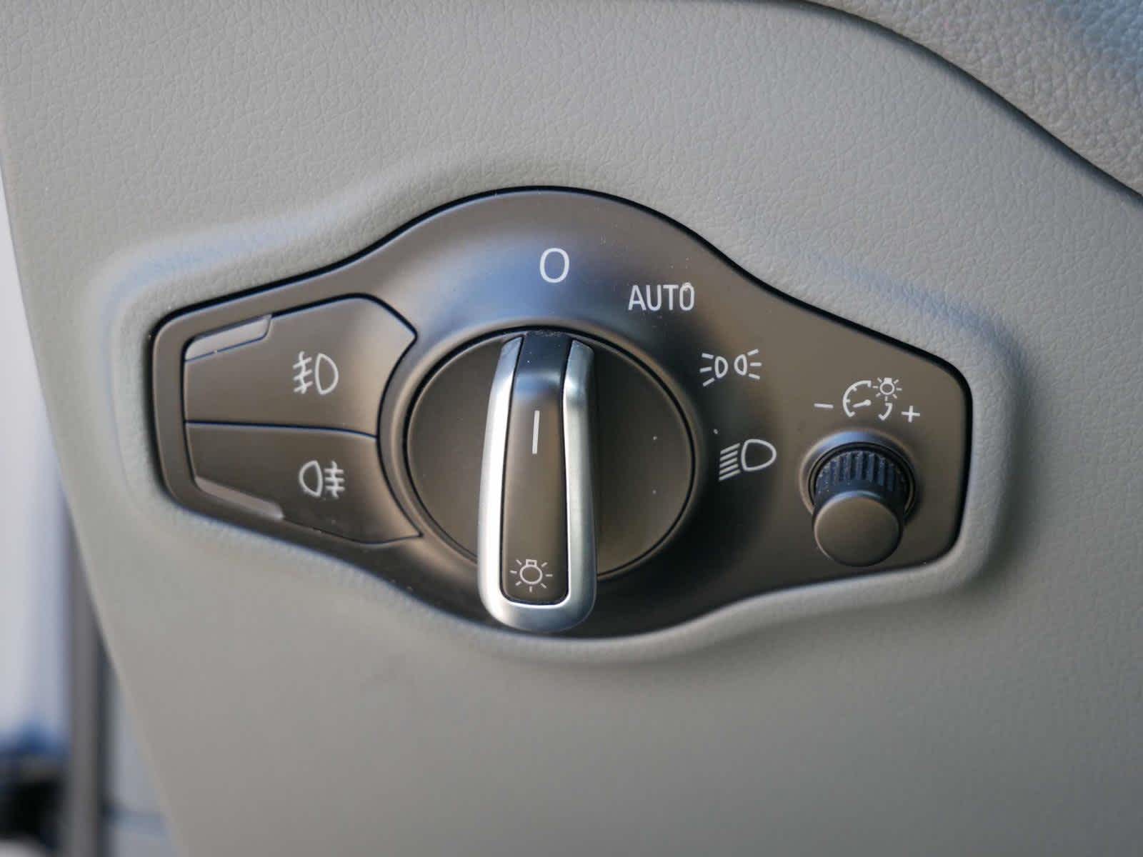 Vehicle image 17 of 30