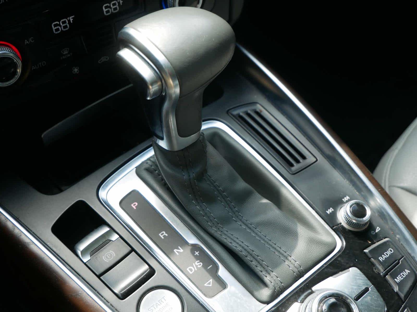 Vehicle image 25 of 30