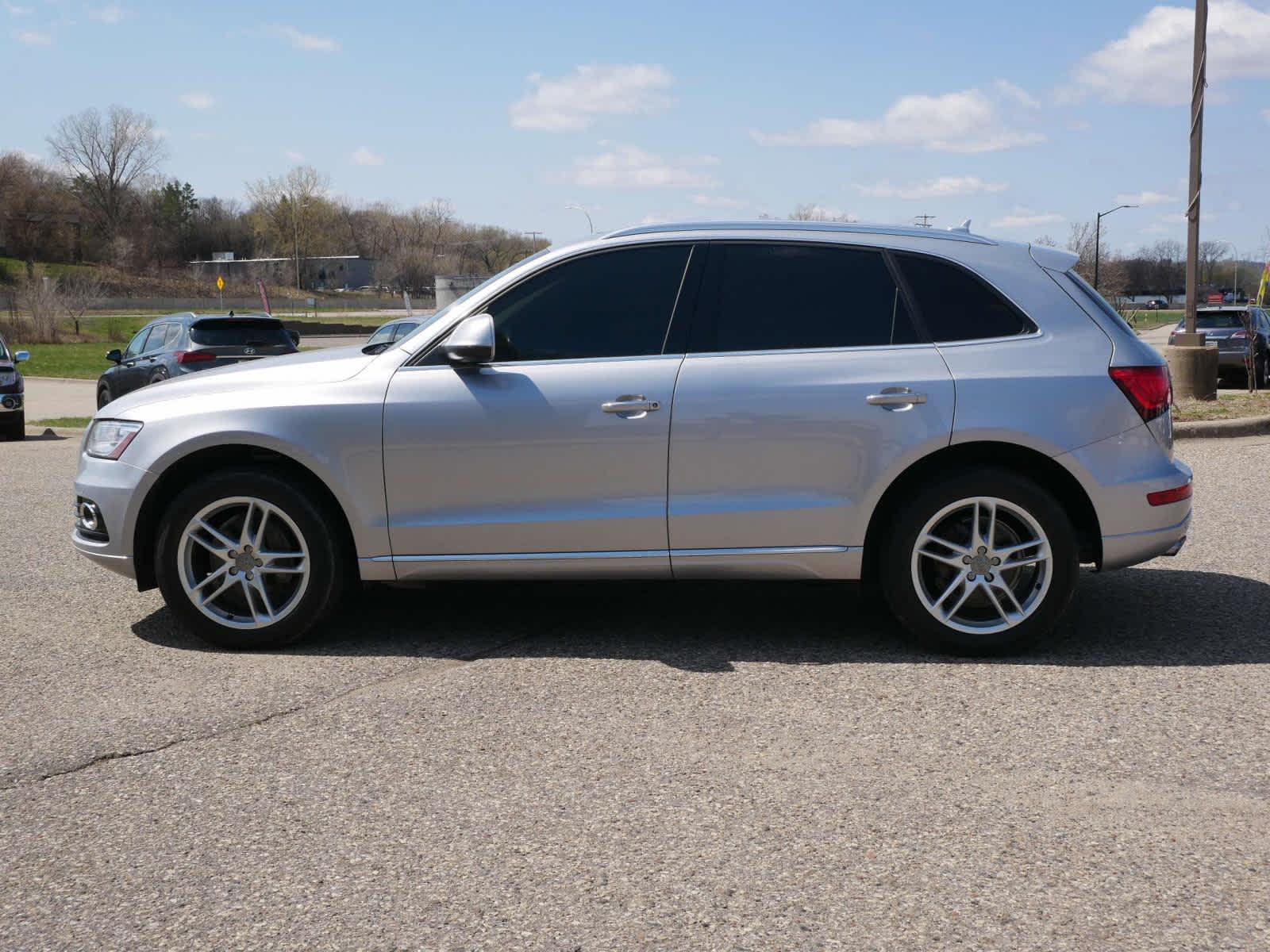 Vehicle image 8 of 30