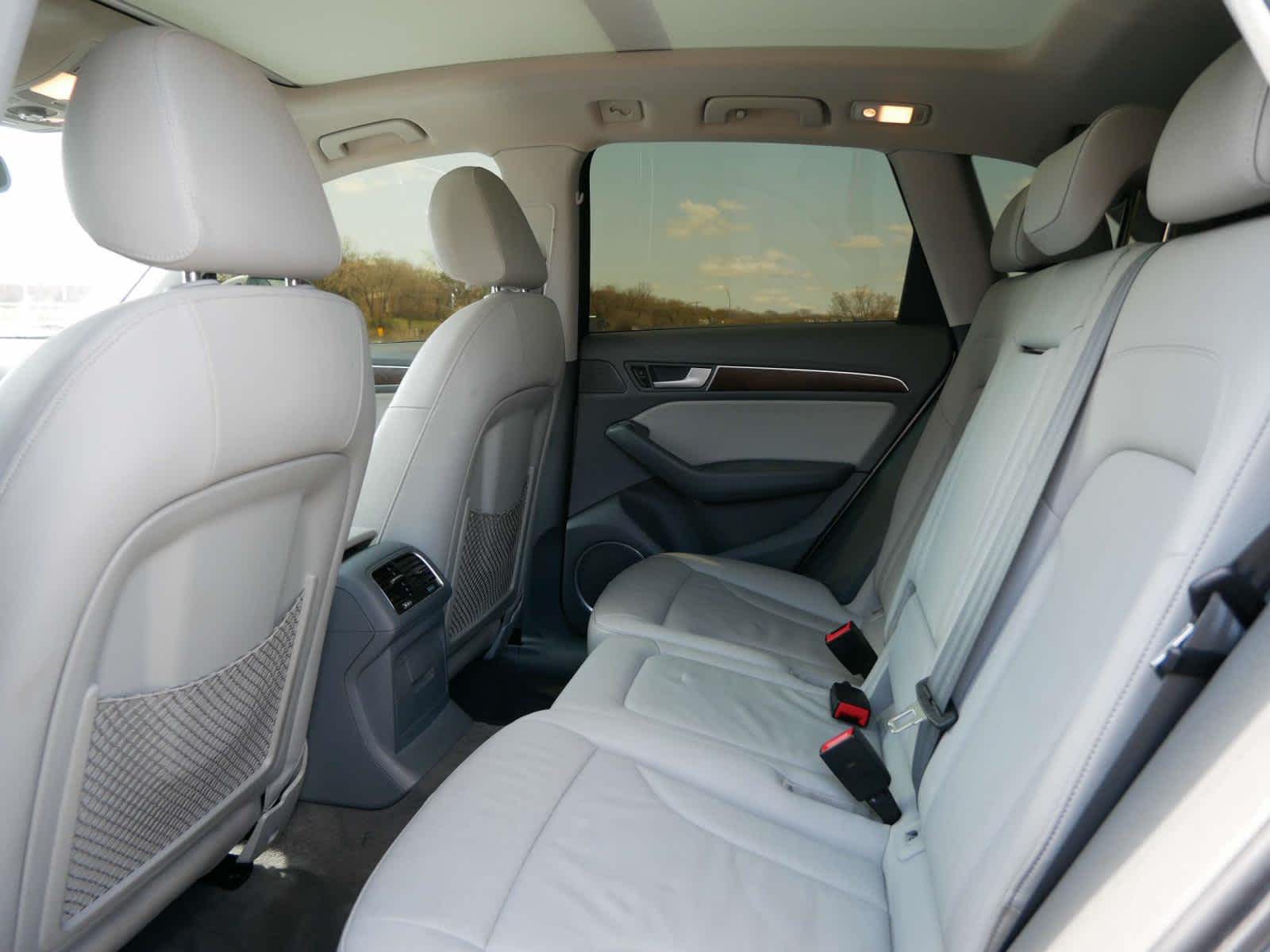 Vehicle image 11 of 30