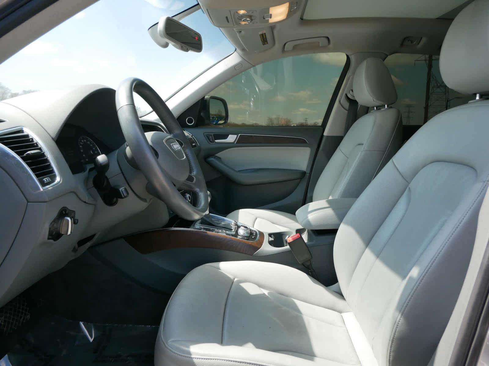 Vehicle image 10 of 30