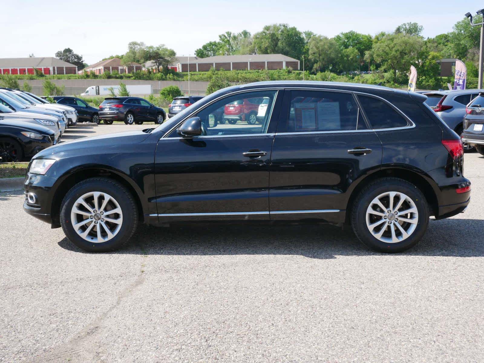 Vehicle image 8 of 33