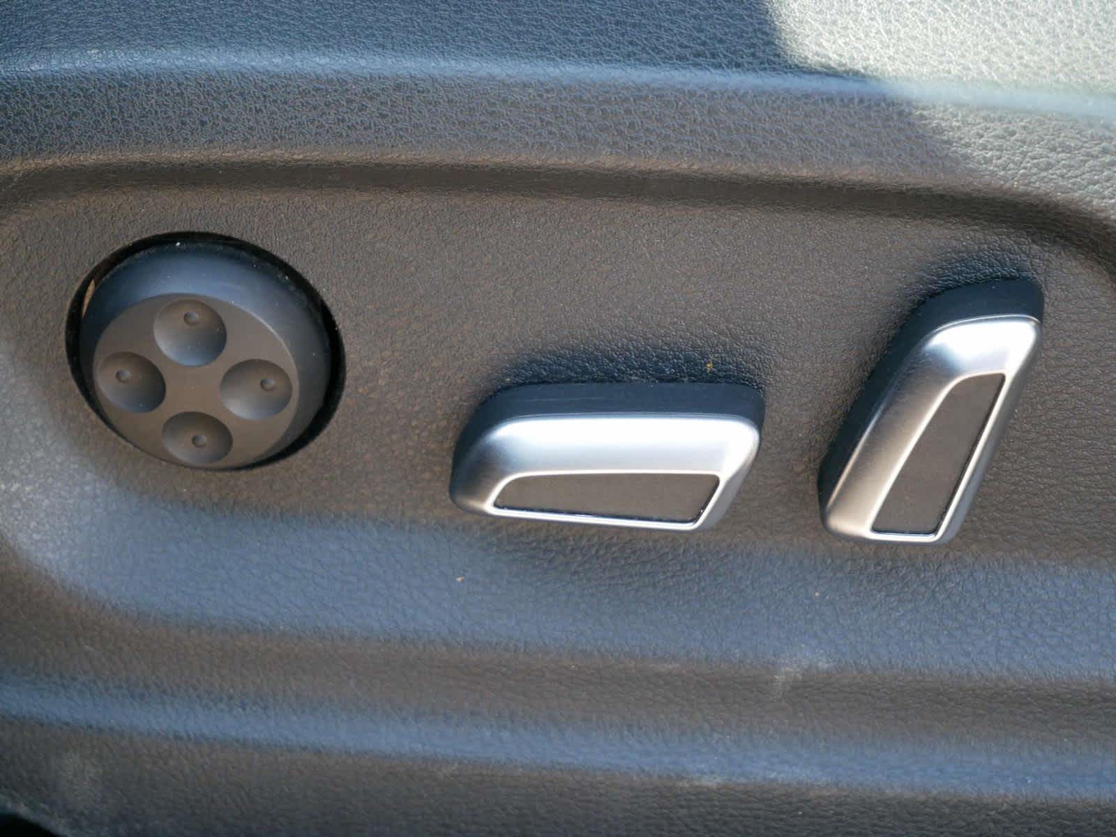Vehicle image 16 of 33