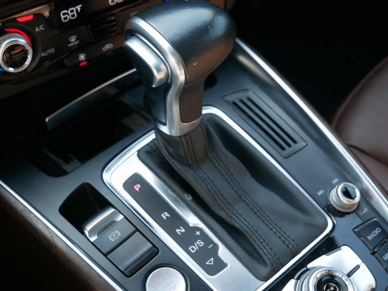 Vehicle image 23 of 33