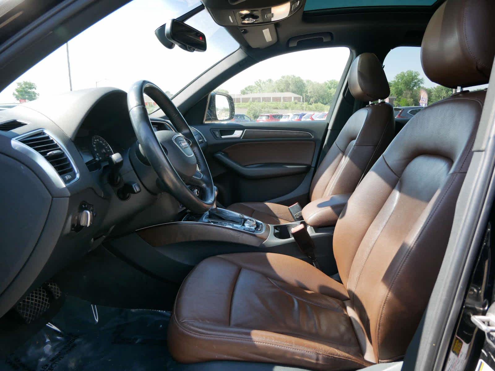 Vehicle image 10 of 33