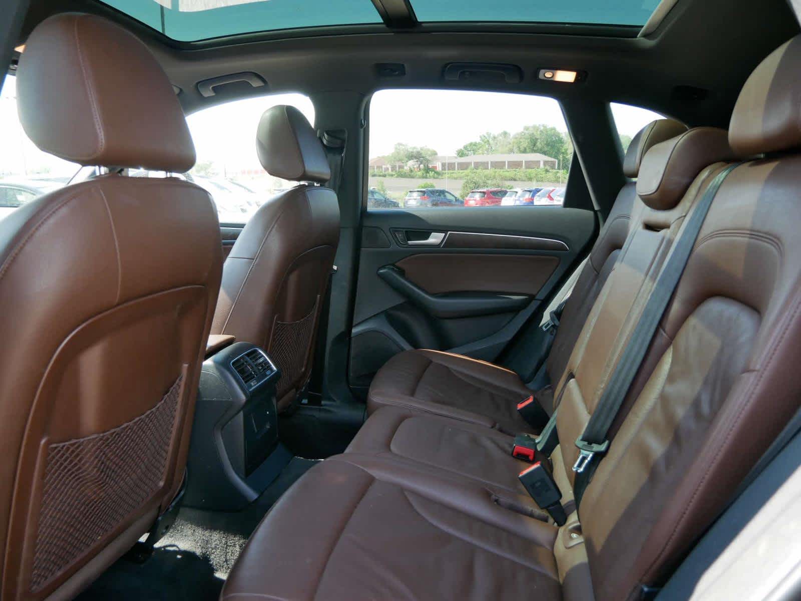 Vehicle image 11 of 33