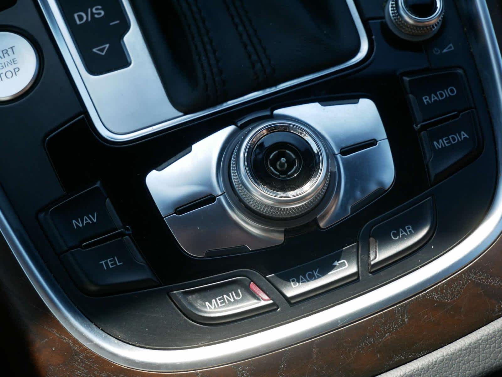 Vehicle image 25 of 33