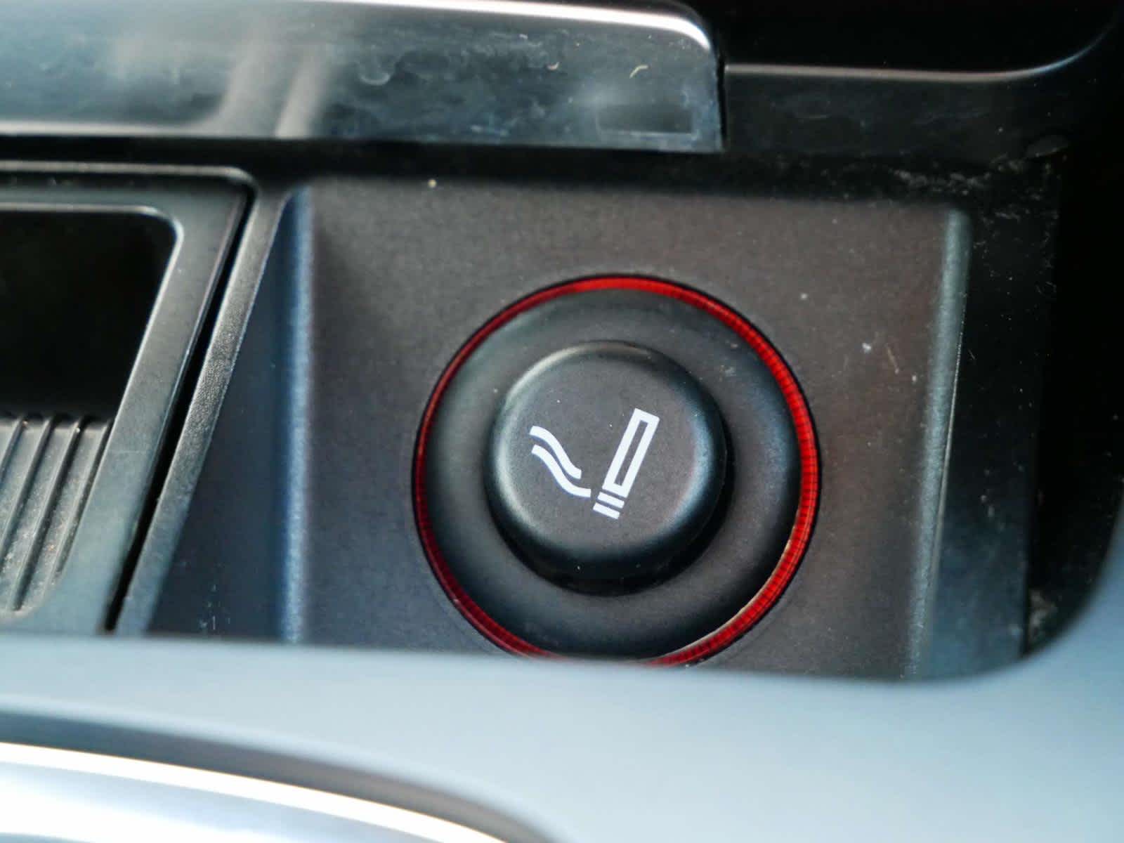 Vehicle image 27 of 33