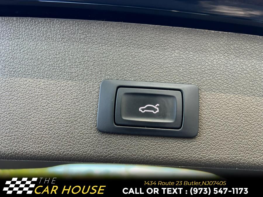 Vehicle image 22 of 33