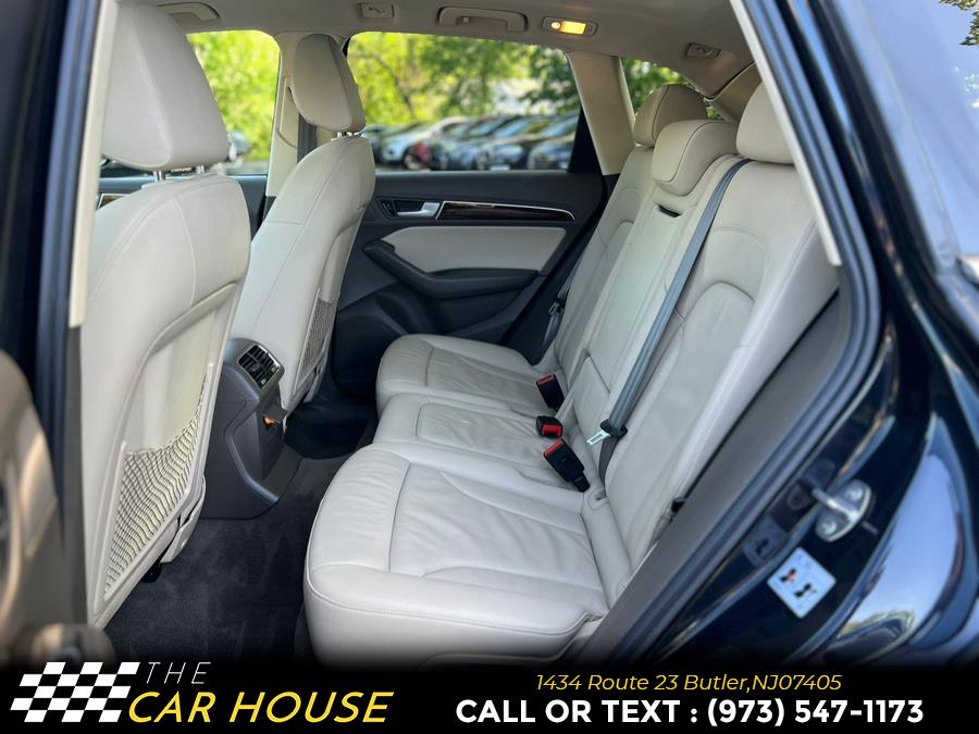 Vehicle image 19 of 33