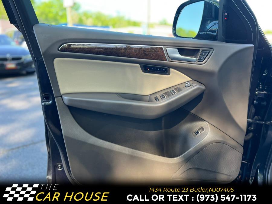 Vehicle image 17 of 33