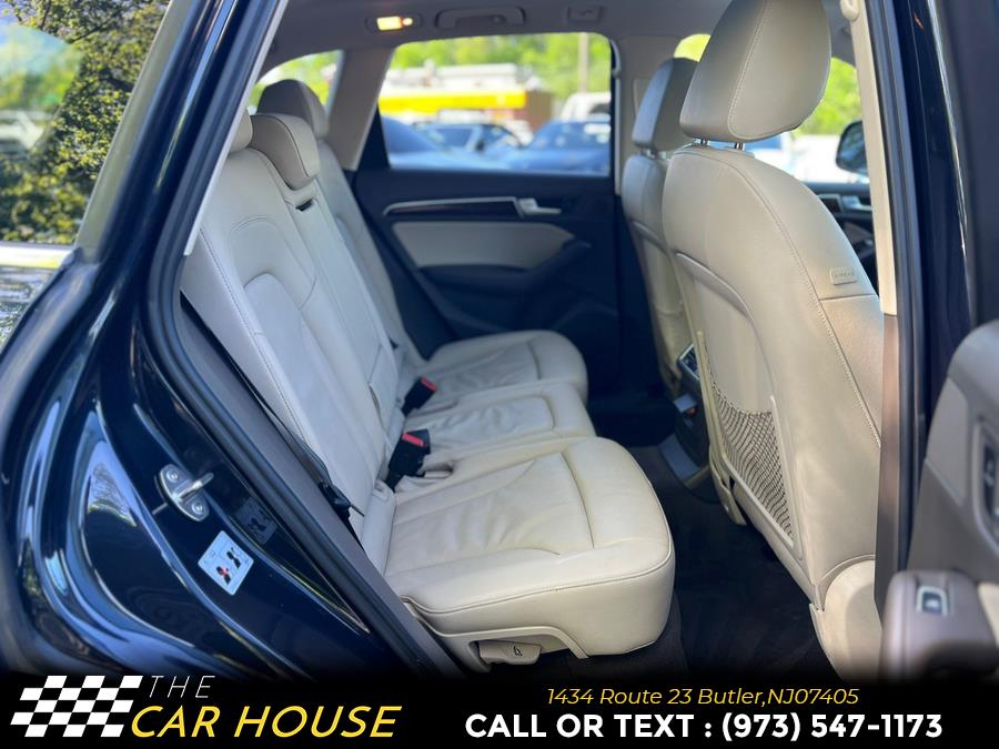 Vehicle image 23 of 33