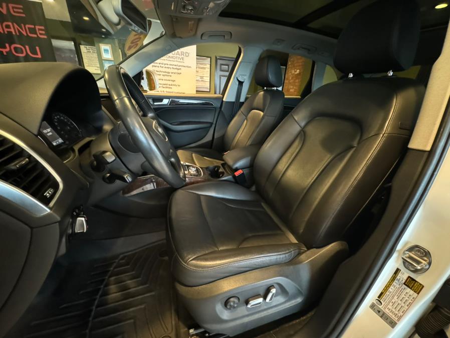 Vehicle image 17 of 23