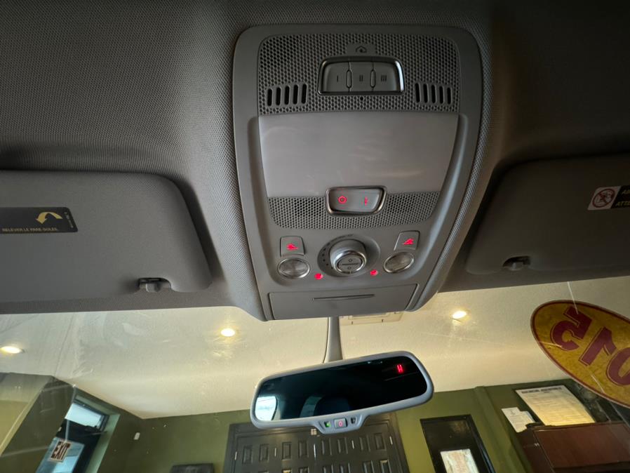 Vehicle image 21 of 23
