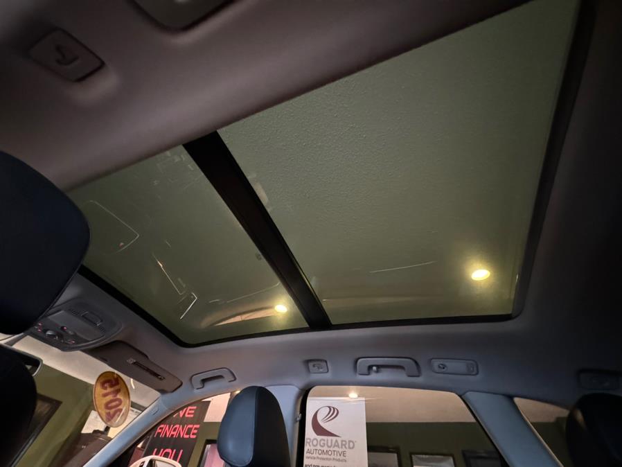 Vehicle image 15 of 23