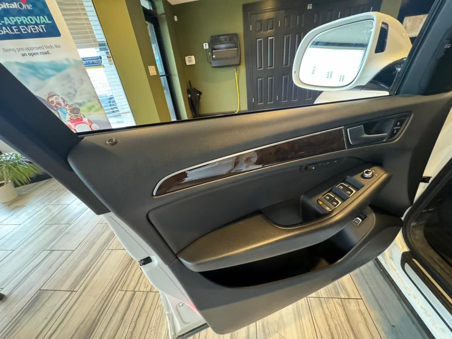 Vehicle image 16 of 23