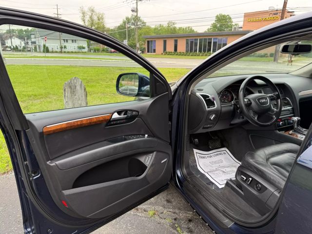 Vehicle image 14 of 50