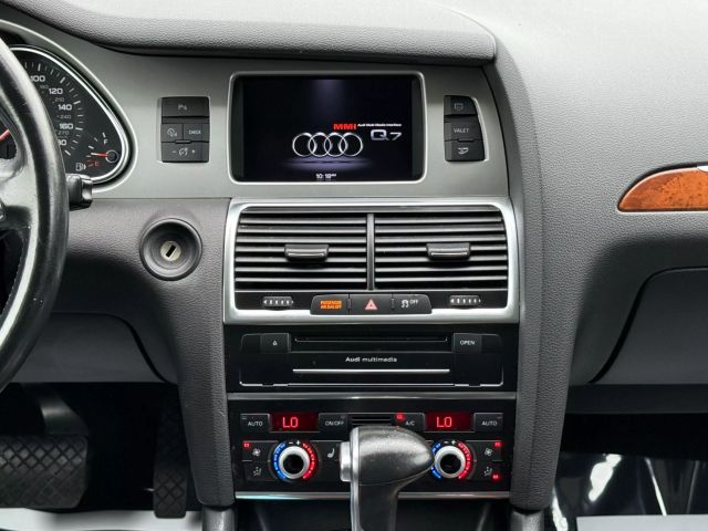 Vehicle image 28 of 50