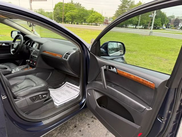 Vehicle image 24 of 50