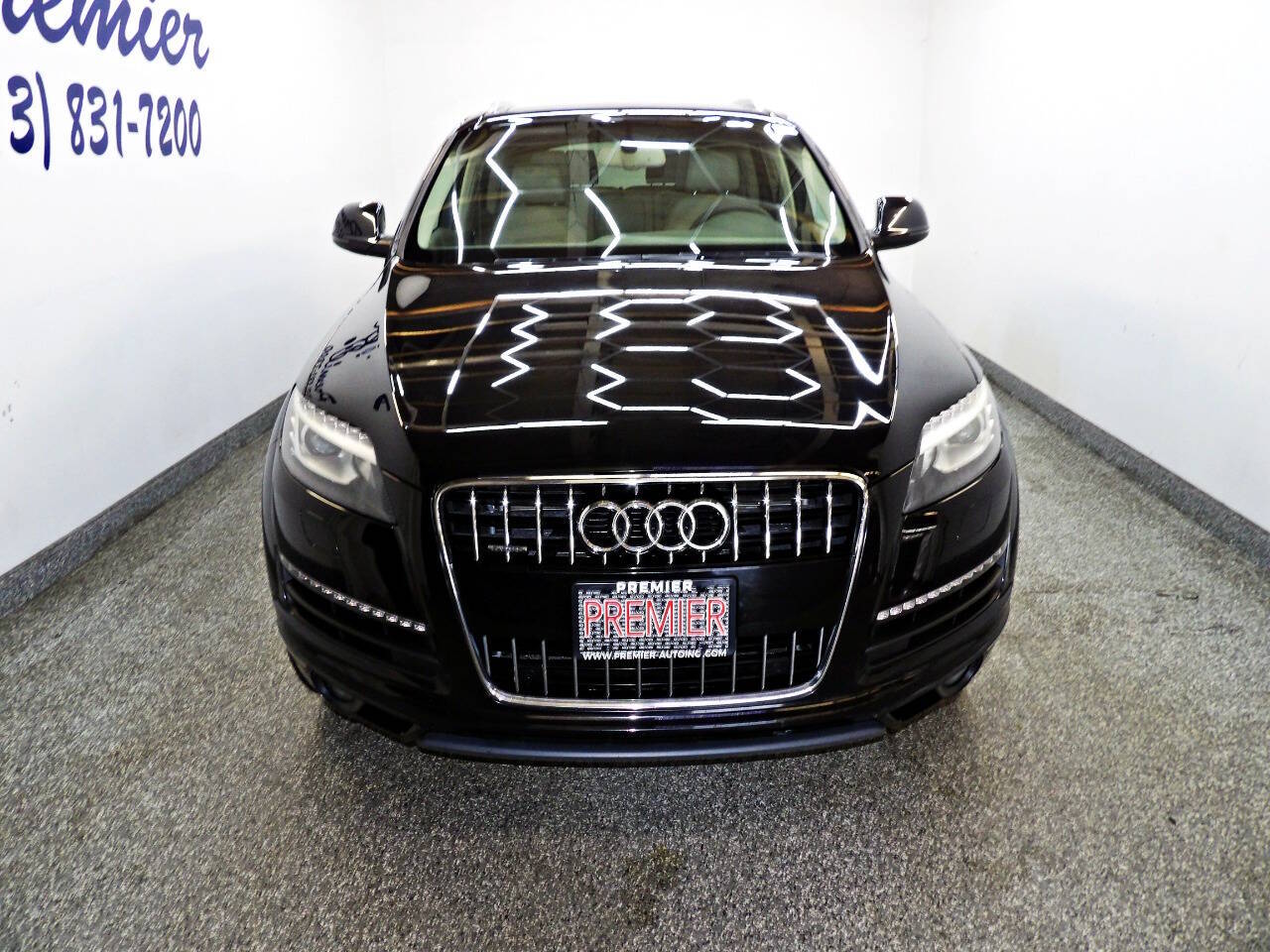 2015 Audi Q7 3.0L TDI Premium Plus Image 2 of 24