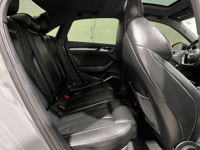 Vehicle image 12 of 17