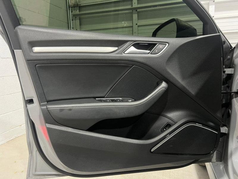 Vehicle image 10 of 17