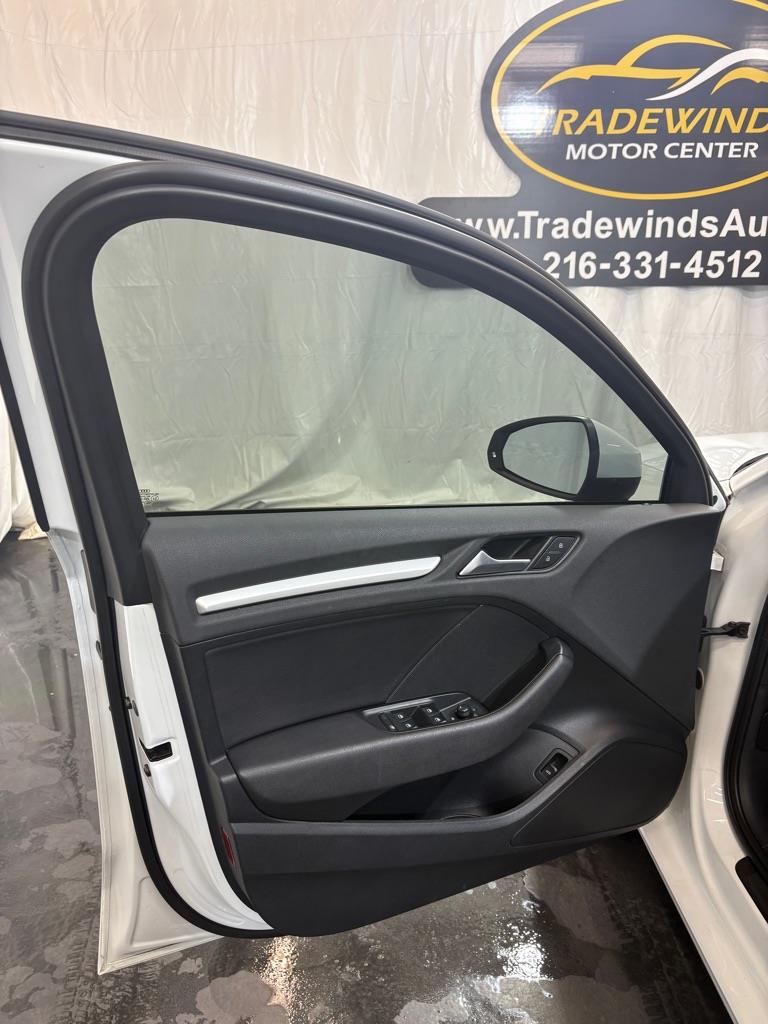 Vehicle image 14 of 42
