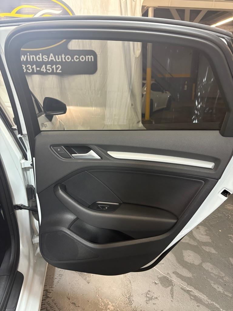 Vehicle image 29 of 42