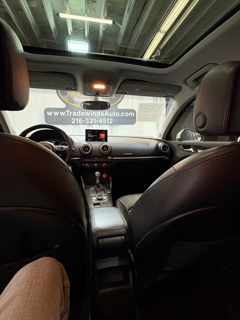 Vehicle image 37 of 42