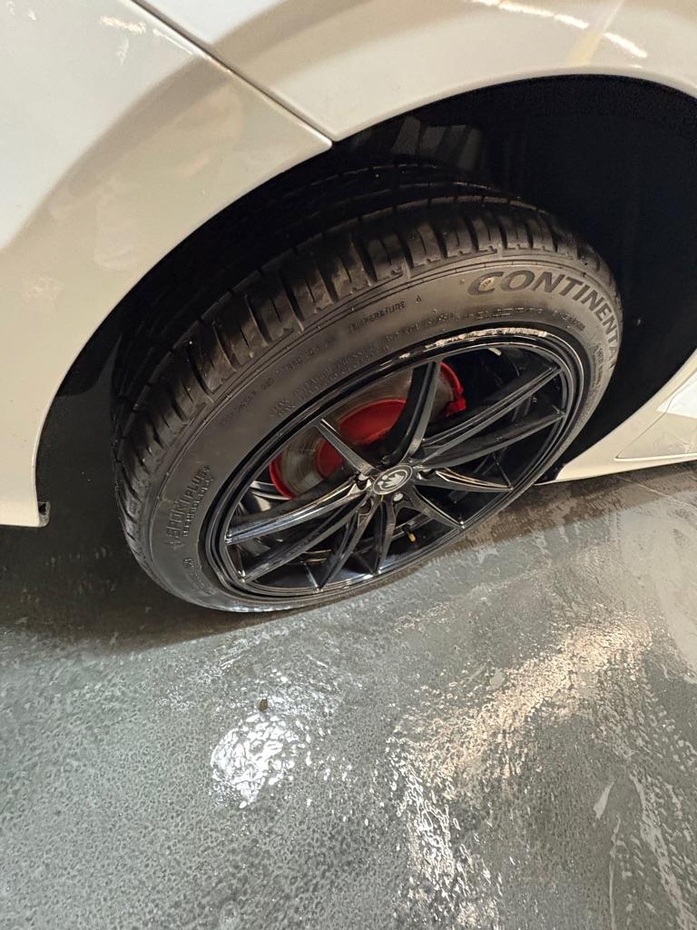 Vehicle image 41 of 42