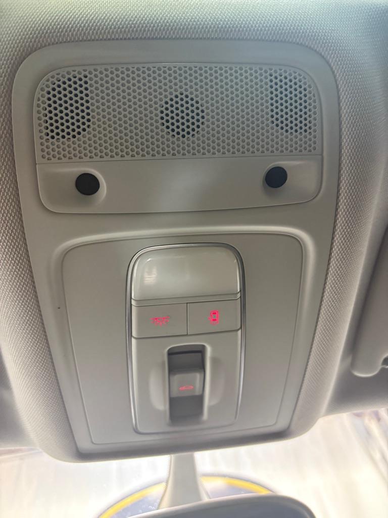 Vehicle image 22 of 42