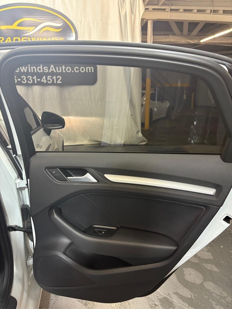Vehicle image 31 of 42