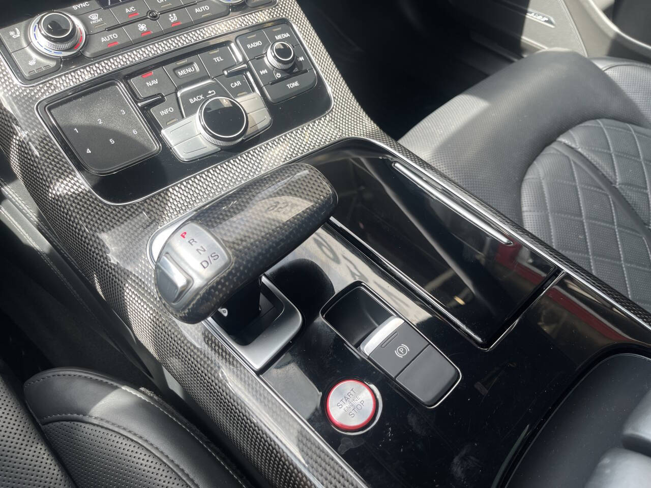 Vehicle image 25 of 40
