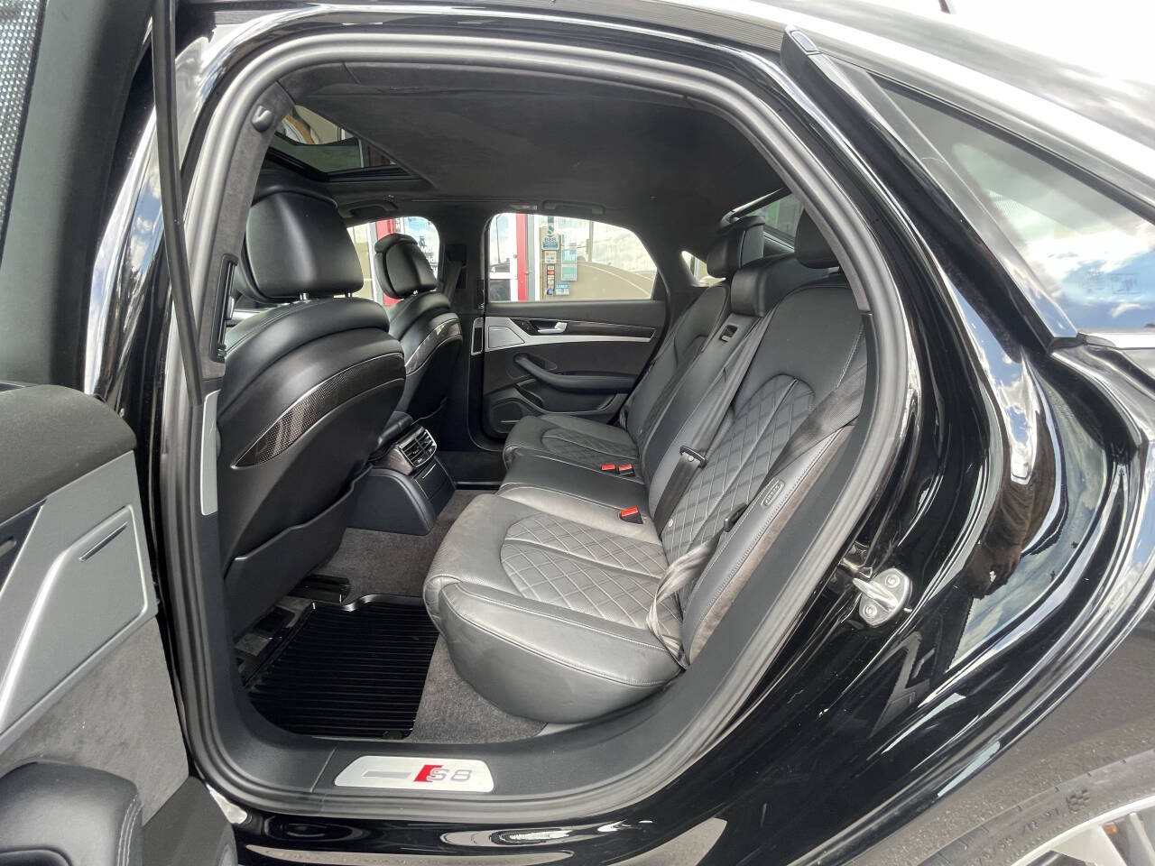 Vehicle image 10 of 40
