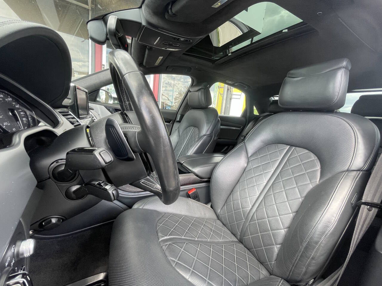 Vehicle image 11 of 40