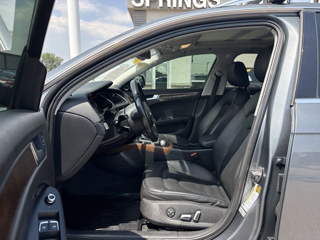 Vehicle image 25 of 30