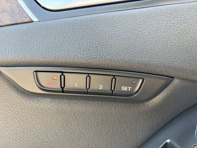 Vehicle image 24 of 30